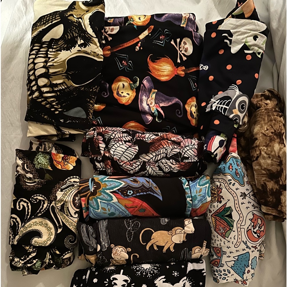 Ten pairs of leggings in excellent some used condition.  Plus size.  Smoke free